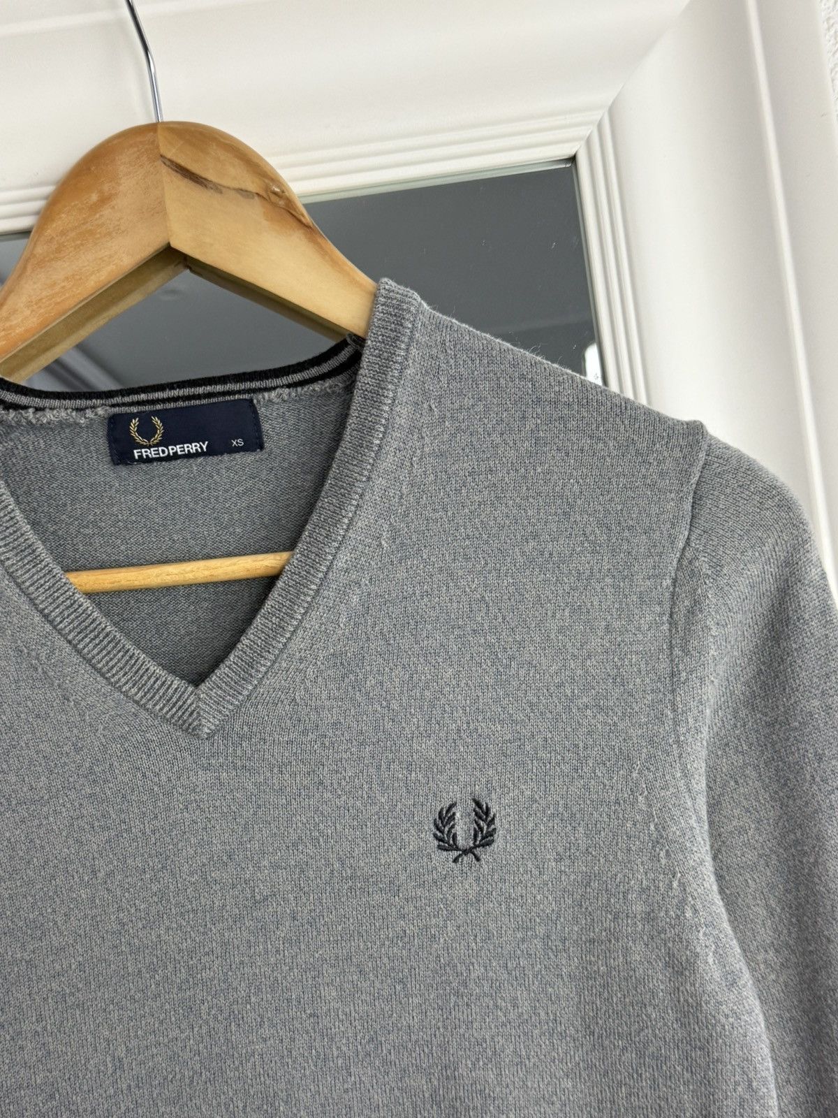 Fred Perry Fred Perry V-Neck Sweater Jumper Gray Sweater Size: XS Size US XS / EU 42 / 0 - 6 Thumbnail