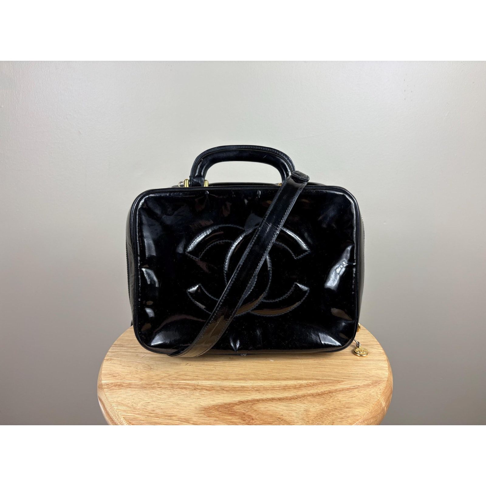 Chanel Authentic Chanel Vintage Patent Leather Black CC Vanity Case Size ONE SIZE - 1 Thumbnail