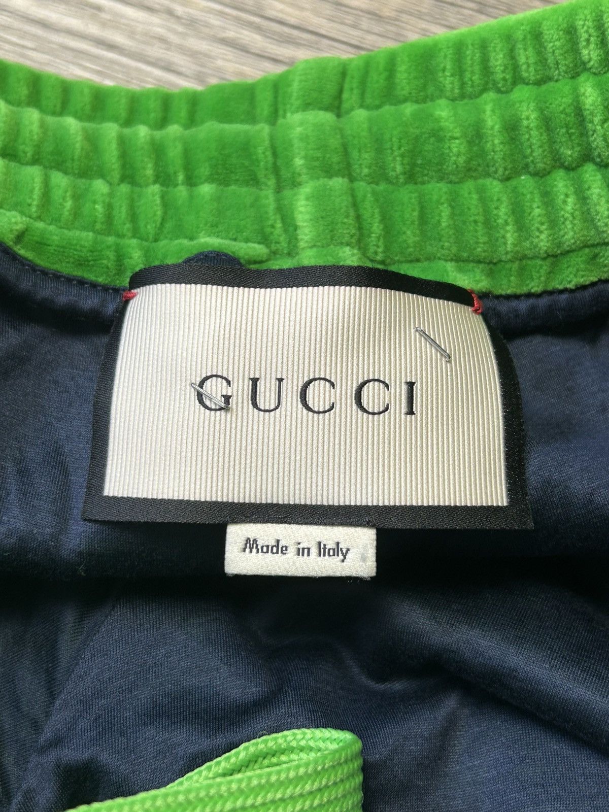 Gucci Sample runway Gucci towel apple green velour shorts Size US 30 / EU 46 - 6 Thumbnail