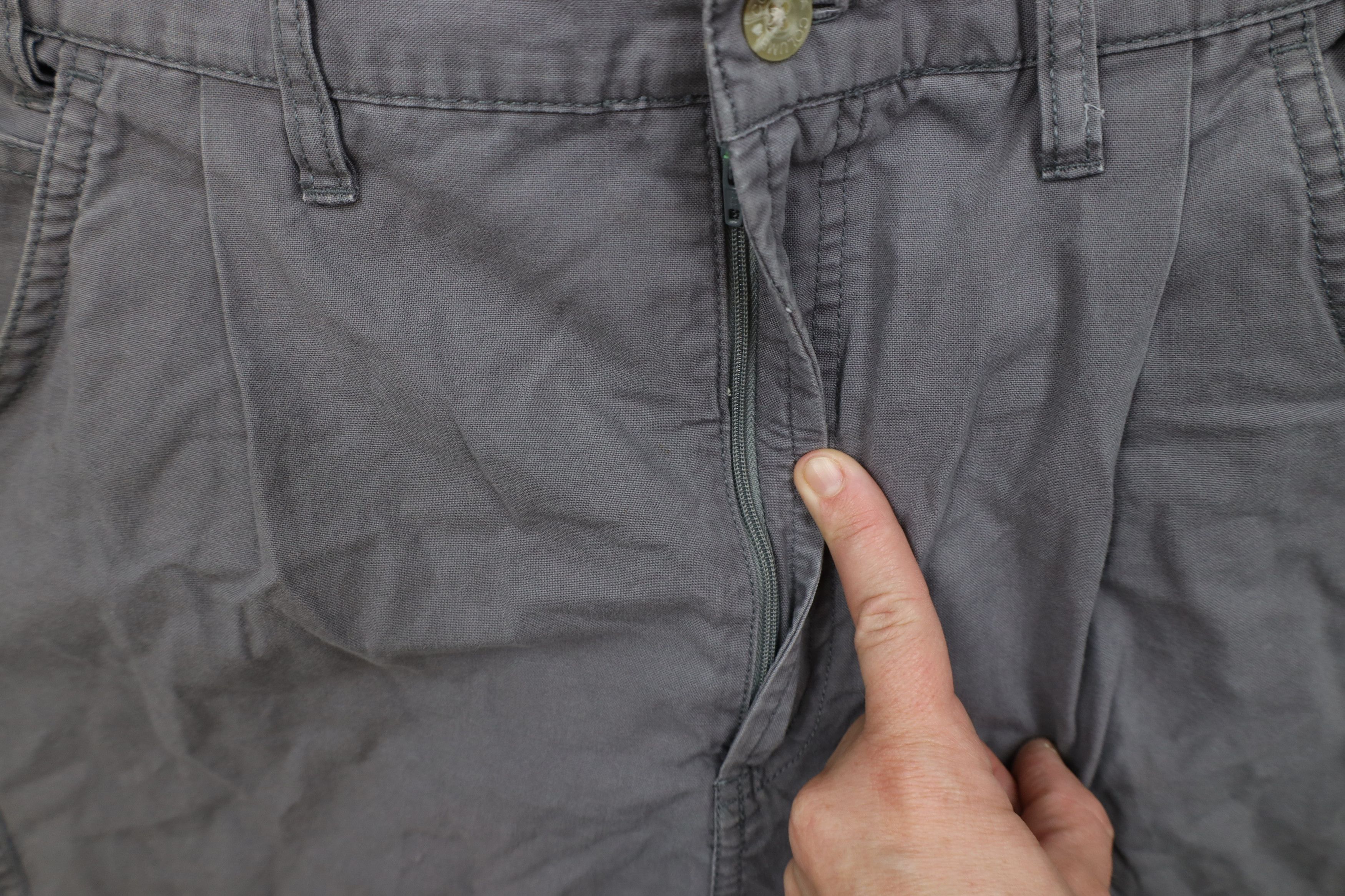 Columbia Vintage 90s Columbia Spell Out Above Knee Cargo Shorts Gray Size US 38 / EU 54 - 7 Thumbnail