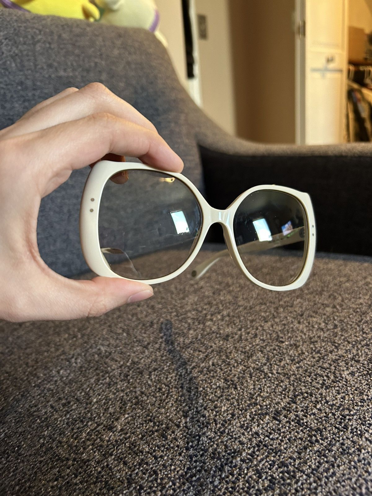 Gucci GUCCI GG0472S 005 — Ivory Butterfly Sunglasses Size ONE SIZE - 3 Thumbnail