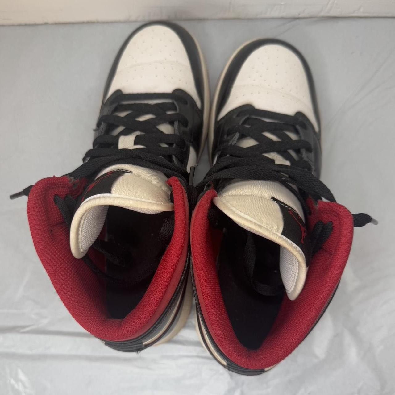 Jordan Brand Nike Air Jordan Retro 1 Mid Sneakers Size US 7 / EU 40 - 6 Thumbnail