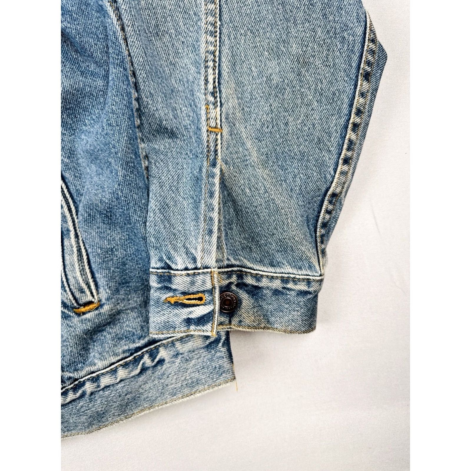Levi's VINTAGE Levi's Trucker Jacket Adult Large Blue 90s USA Made Red Tab Denim Mens Size US L / EU 52-54 / 3 - 6 Thumbnail