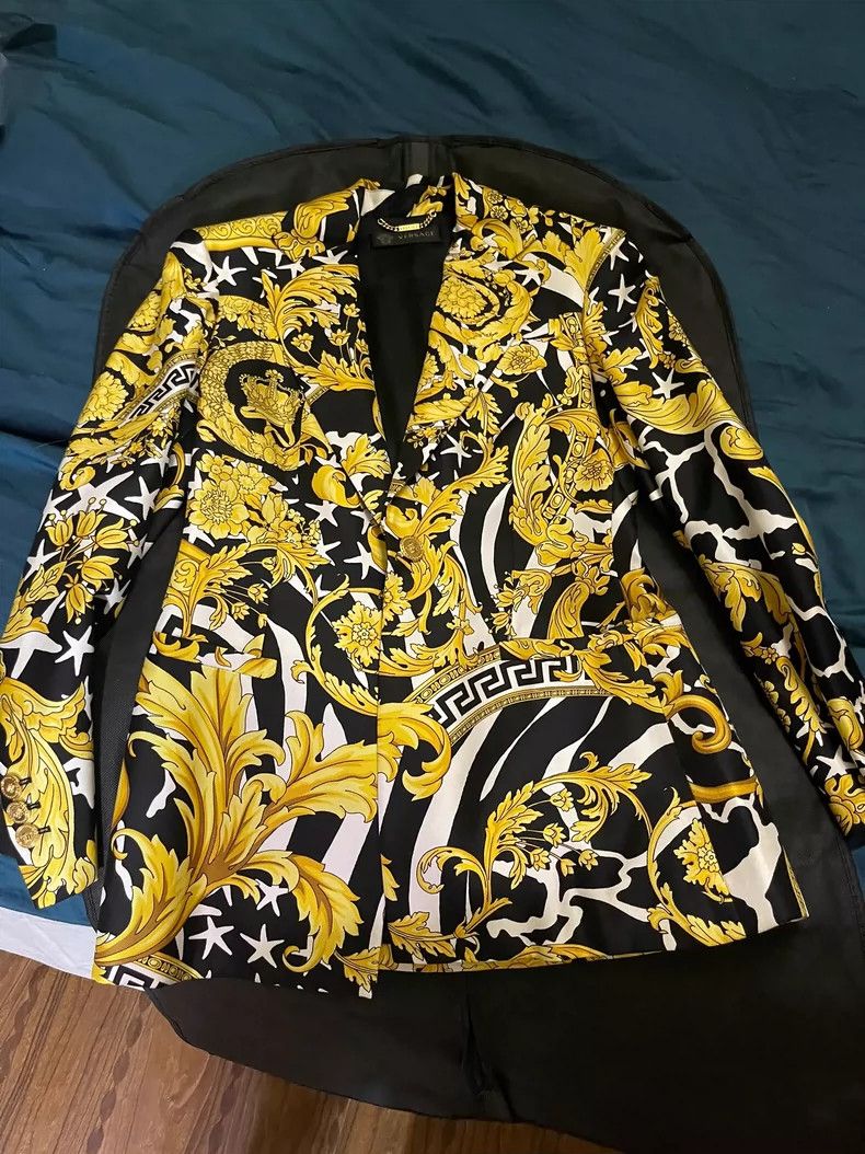 Versace Versace Mulberry silk three-dimensional tailoring blazer Size M / US 6-8 / IT 42-44 - 2 Thumbnail
