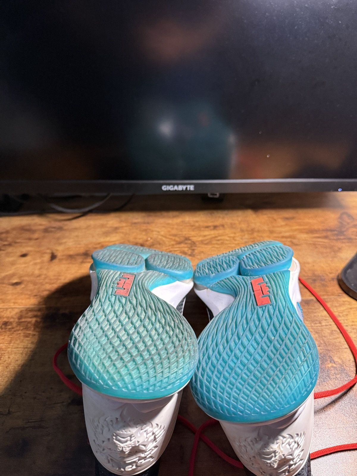 Nike Lebron Witness 4 Red Carpet Size US 9 / EU 42 - 4 Thumbnail