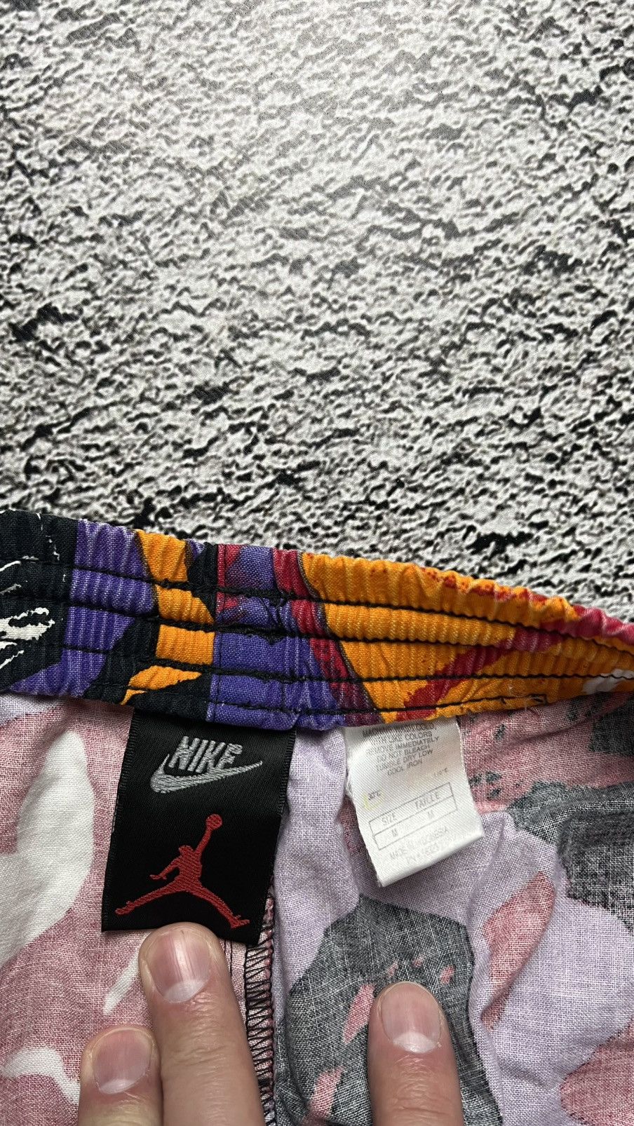 Jordan Brand VTG 90’s Nike air Jordan brand overprinted abstract shorts Size US 32 / EU 48 - 4 Thumbnail