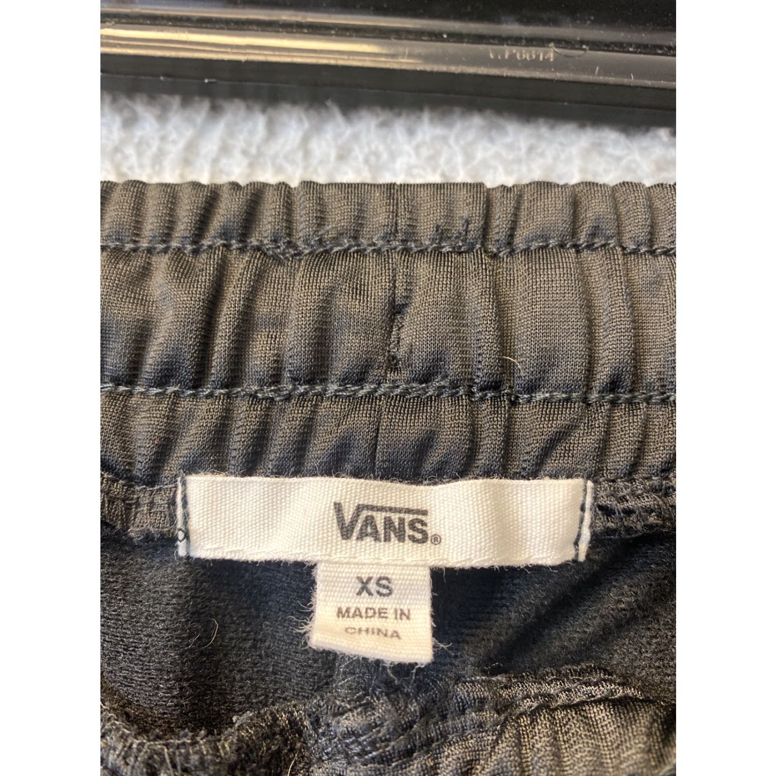 Vans Vans Therma Fit Mens XS KO Fleece Sweatpants black/gray Wide Leg Sweatpants Athletic Pants Regular Fit Boys? Womens? No—Men. Size US 27 - 5 Thumbnail