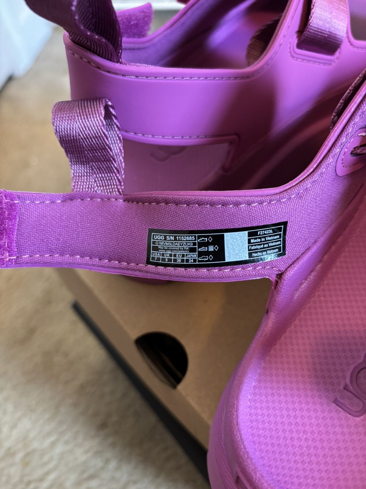 Ugg Ugg Goldenglow Sandals Size US 7 / IT 37 - 7 Thumbnail