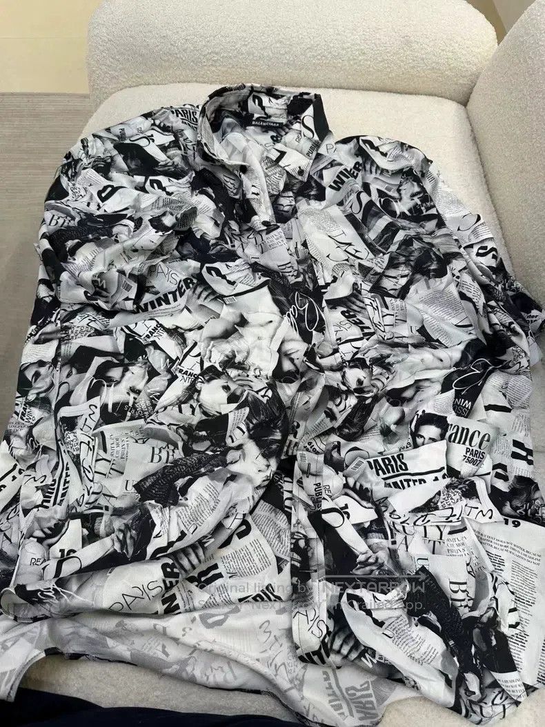 Balenciaga Balenciaga size 39 Character Letter Printed Collar Short S Size US S / EU 44-46 / 1 - 1 Thumbnail