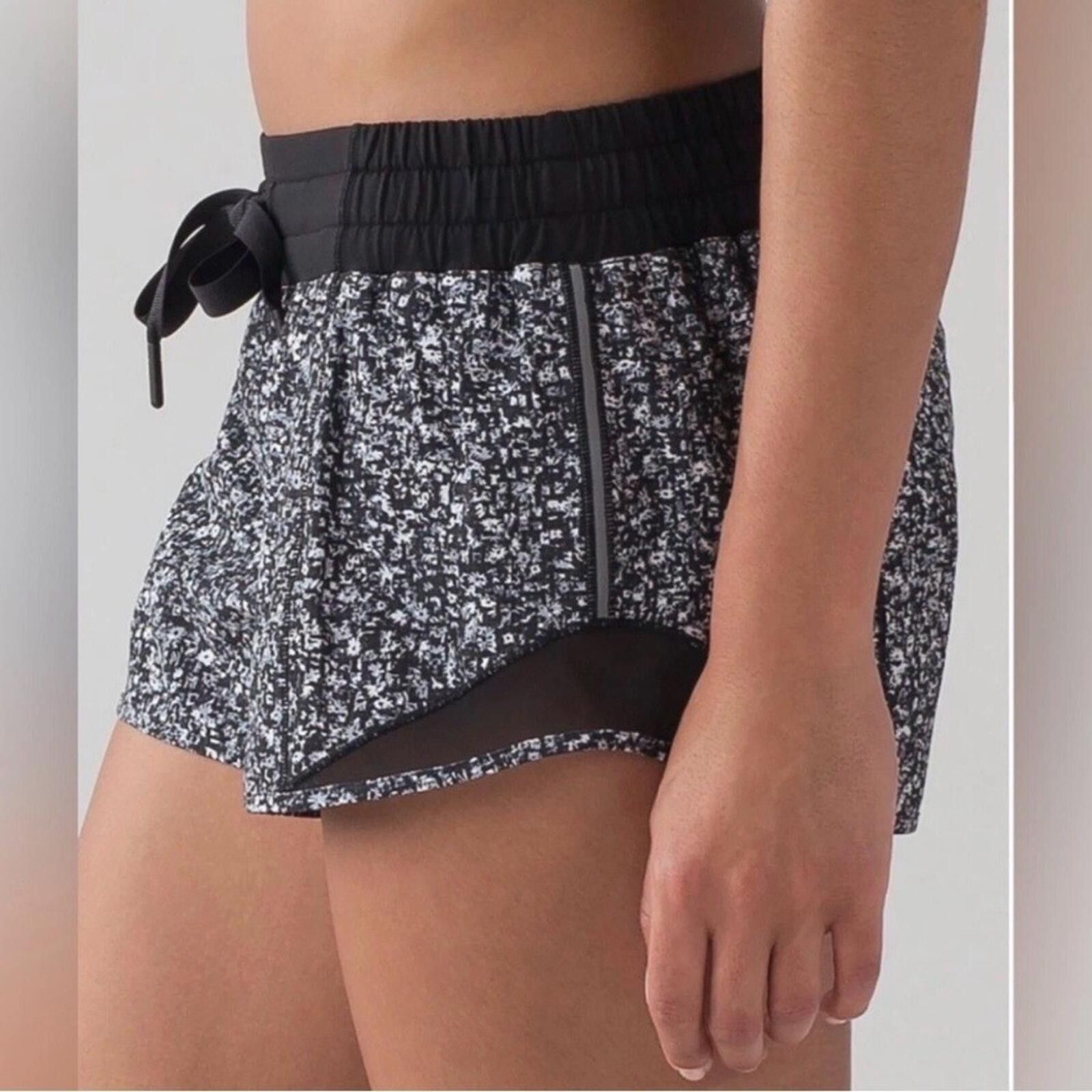 Lululemon Lululemon Hotty Hot Shorts 2.5" Daisy Dust Alpine 8 Size 30" / US 8 / IT 44 - 2 Thumbnail