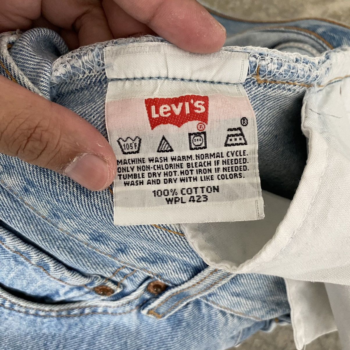 Levi's Size 32x31.5 Vintage Late 90’s Levis 501 Light Blue Jeans Size US 32 / EU 48 - 15 Thumbnail