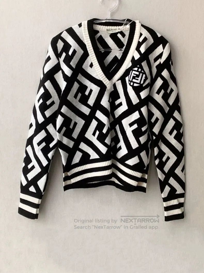 Fendi Fendi Black and White Old Flower Full-Print V-Neck Sweater Size XS / US 0-2 / IT 36-38 - 1 Thumbnail