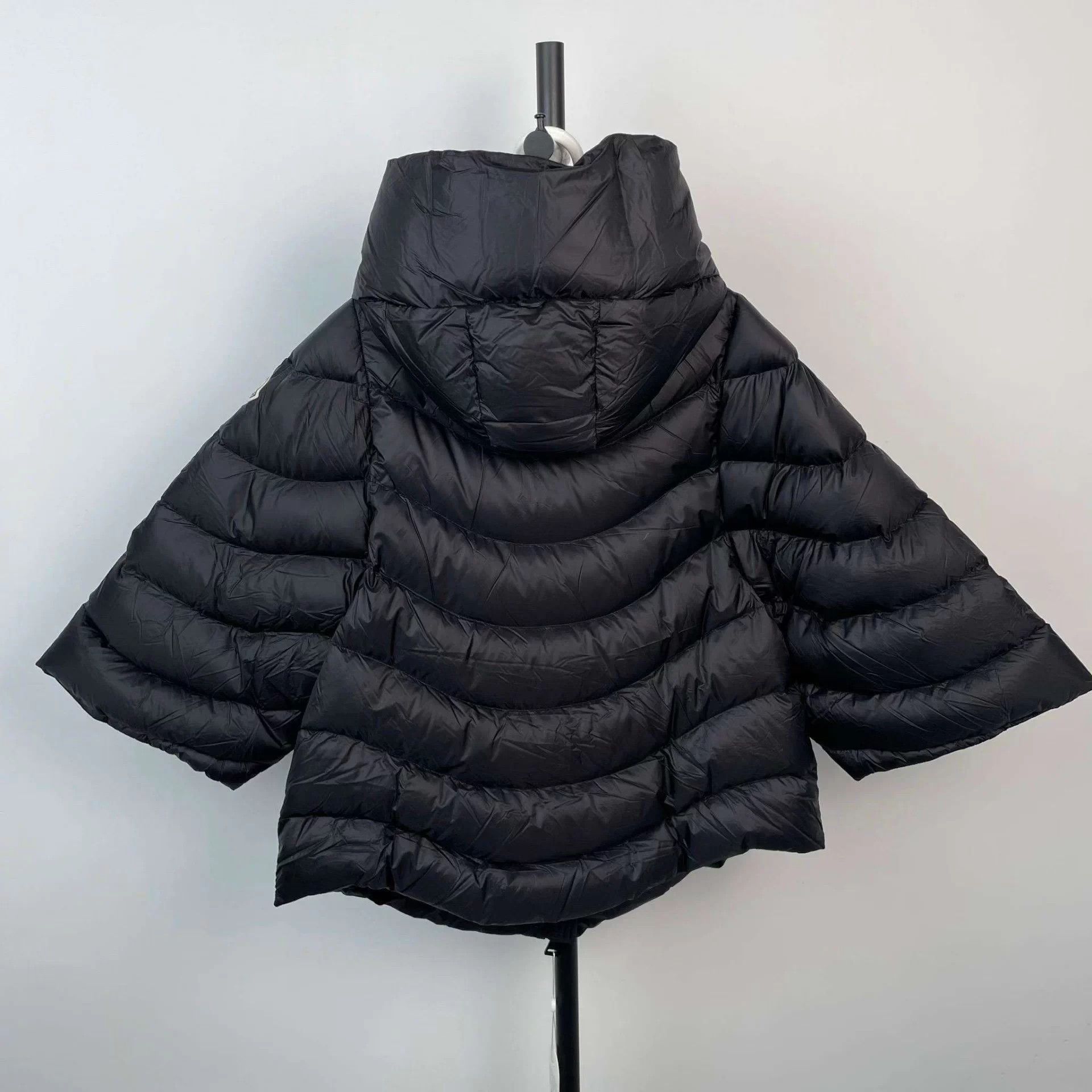 Moncler Moncler Women's Down Coat Size 3 Black Size L / US 10 / IT 46 - 2 Thumbnail