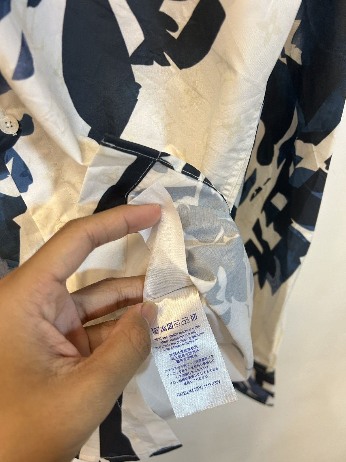 Louis Vuitton Louis Vuitton x Virgil Abloh Monogram Tapestry Floral Shirt Size US M / EU 48-50 / 2 - 11 Thumbnail