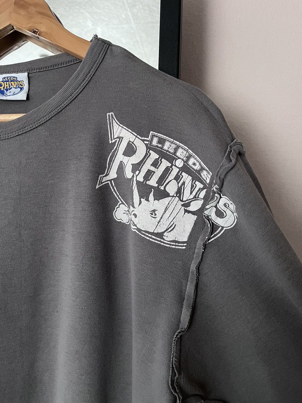 Vintage LEEDS RHINOS RUGBY LEAGUE GREY LONGSLEEVE SIZE Medium Size US M / EU 48-50 / 2 - 3 Thumbnail