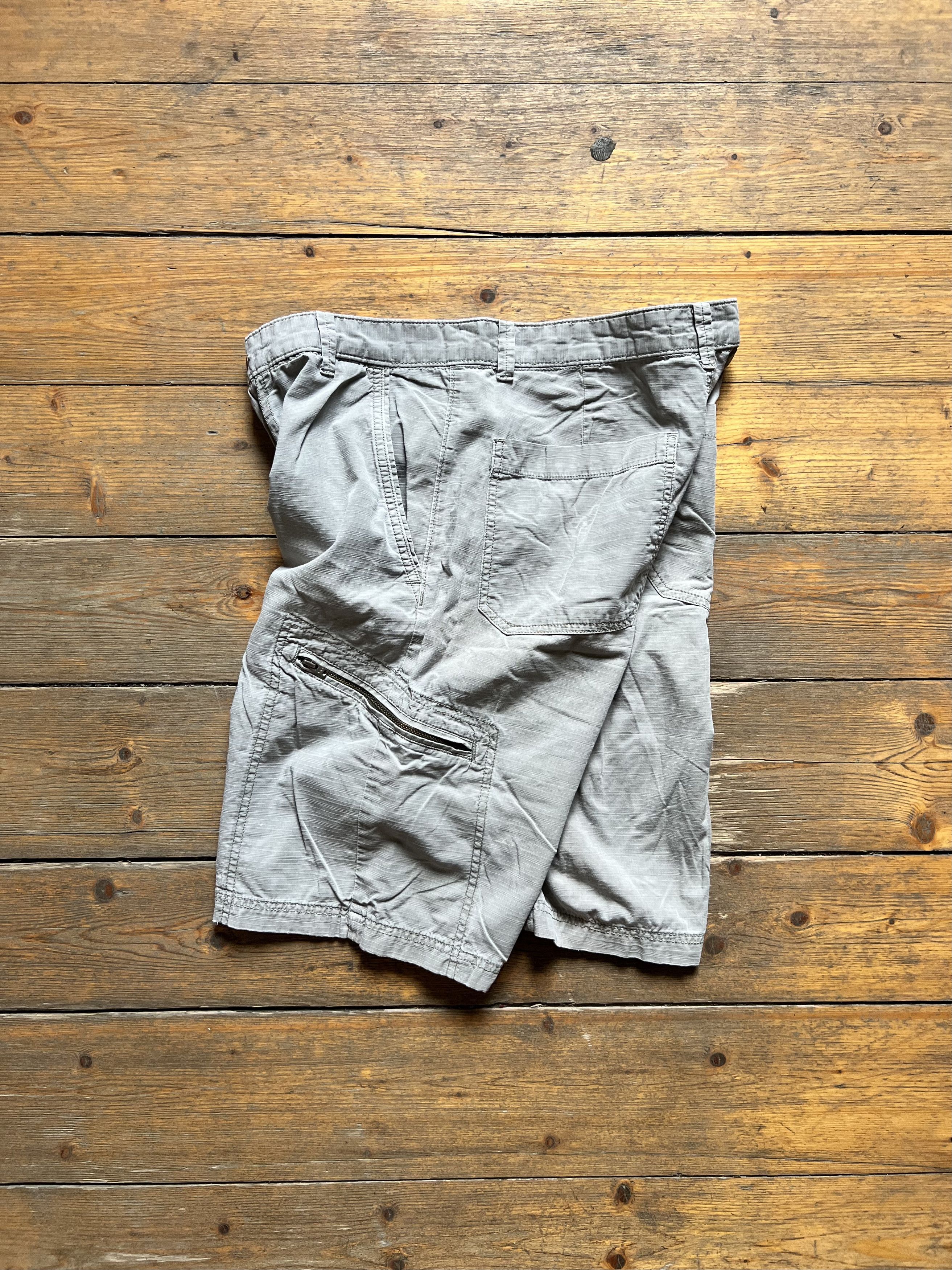 Calvin Klein CK Vintage Cargo 6 Pockets Shorts Size US 30 / EU 46 - 3 Thumbnail