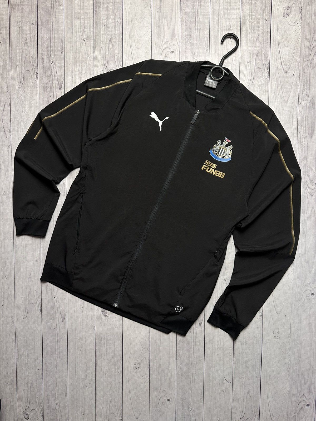 Puma × Vintage Vintage puma New Castle United soccer jacket size L logo Size US L / EU 52-54 / 3 - 1 Thumbnail