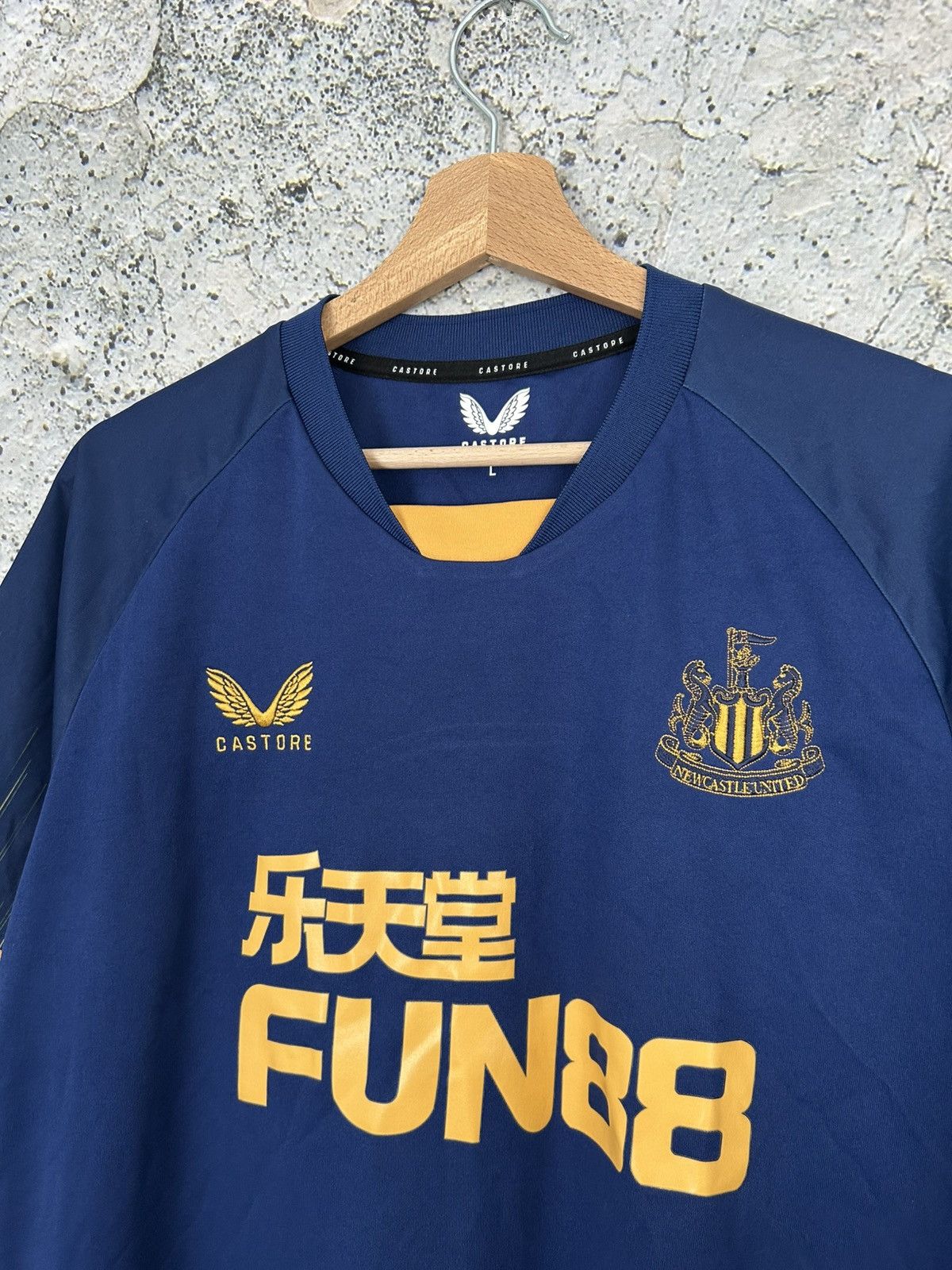 Castore Newcastle United Isak Soccer Jersey Castore Football Rare Size US L / EU 52-54 / 3 - 4 Thumbnail