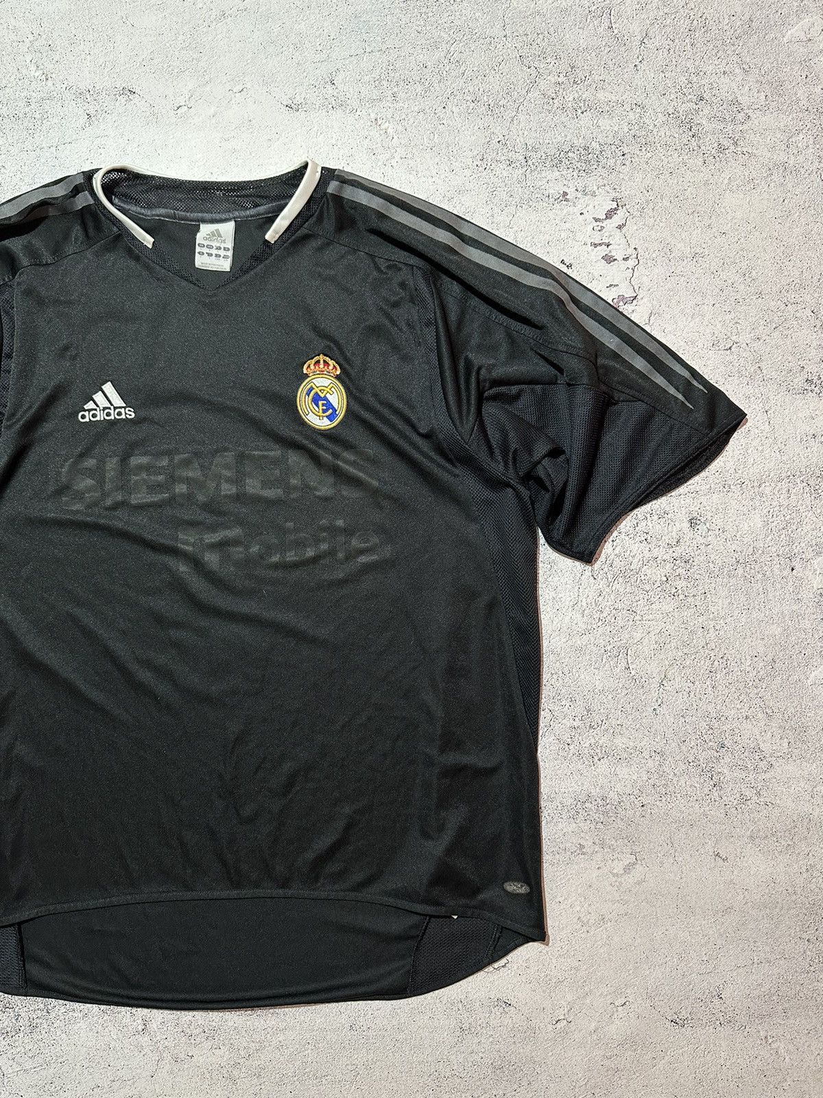 Adidas Real Madrid jersey away 2004 Roberto Carlos Size US L / EU 52-54 / 3 - 4 Thumbnail
