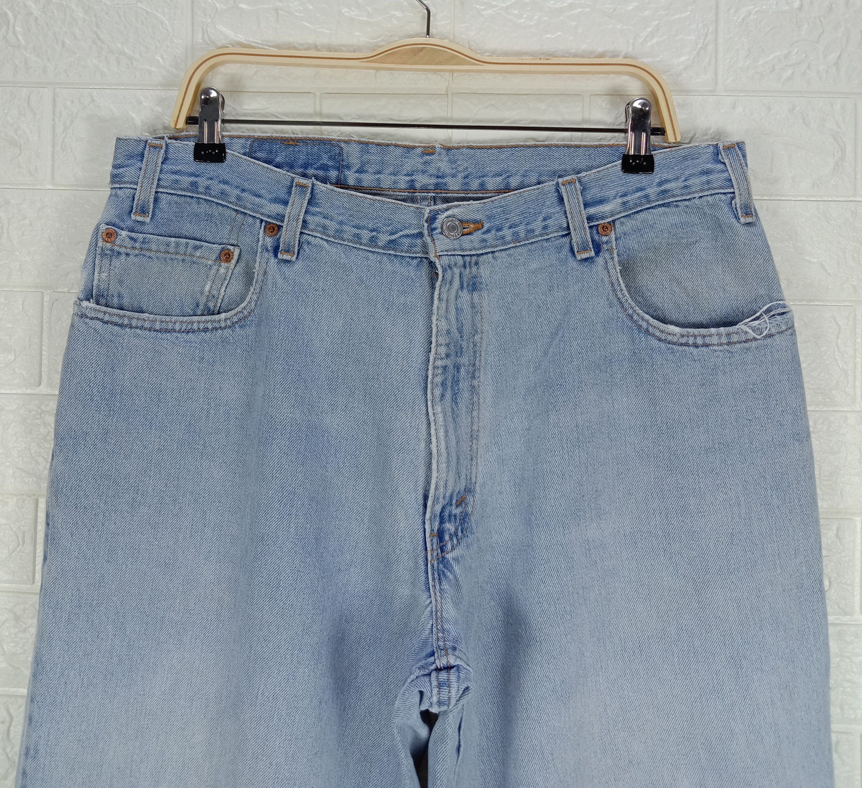 Vintage Levi's 570 Baggy Fit Jeans Light Wash Denim