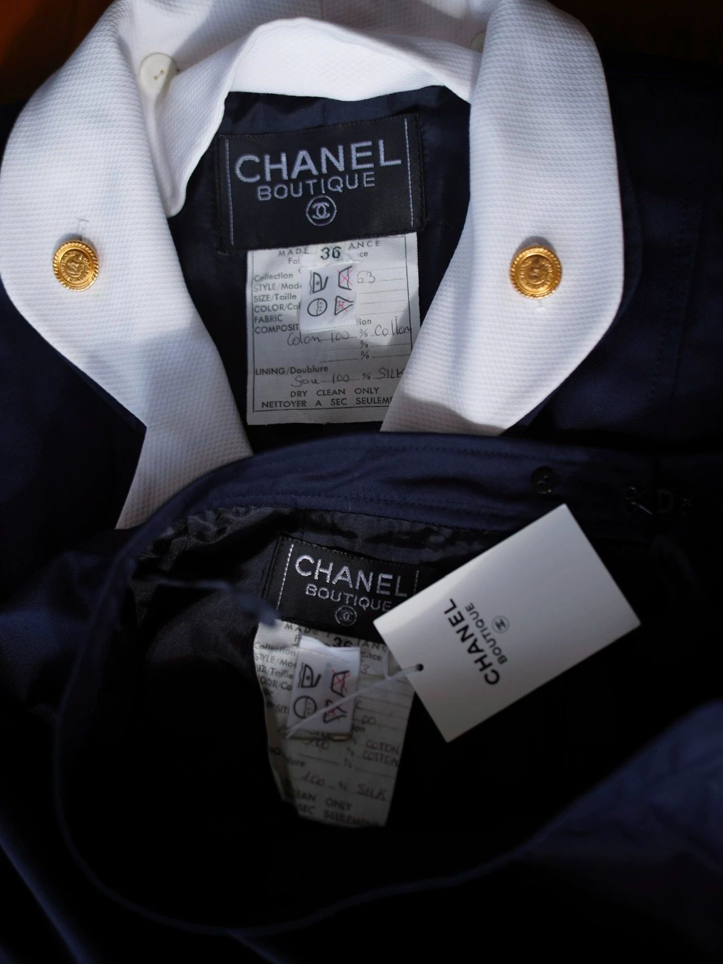 Chanel Chanel 1986 SS Navy Blue Coco Gold-Button Suit FR36 Size XS / US 0-2 / IT 36-38 - 7 Thumbnail