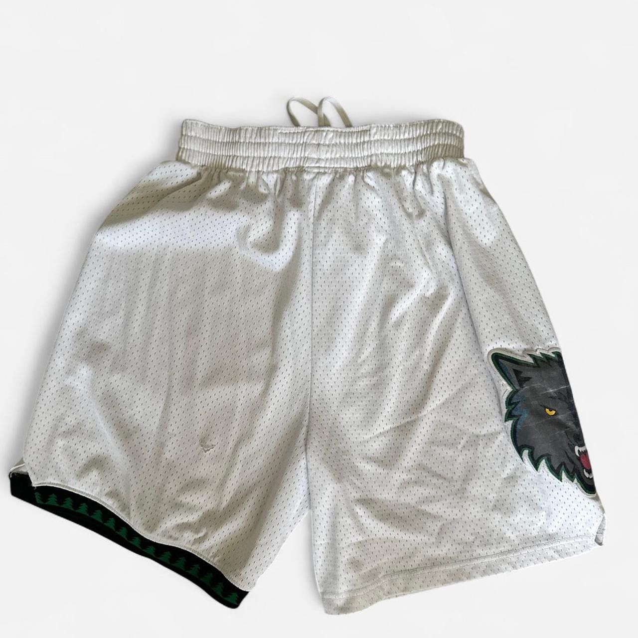 Reebok Vintage Reebok Minnesota Timberwolves team issue shorts Size US 34 / EU 50 - 4 Thumbnail