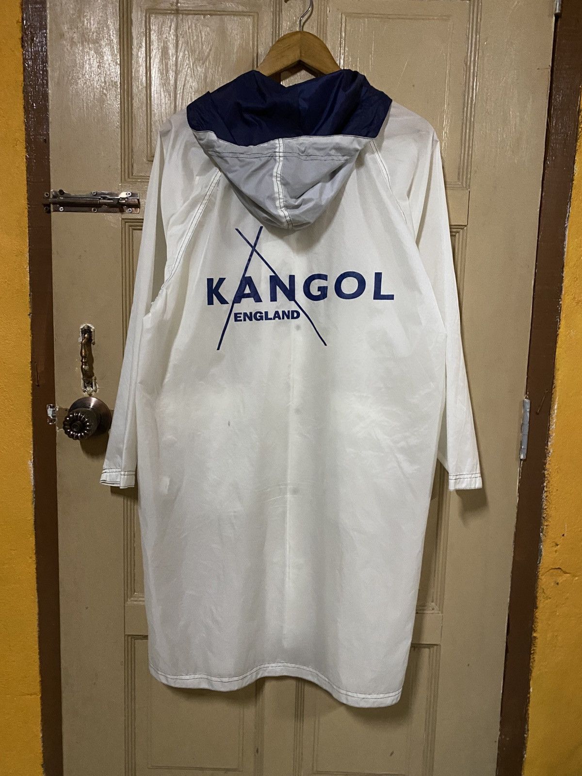Kangol Vintage Kangol England White Hooded Long Coat Rain Jacket Size US L / EU 52-54 / 3 - 3 Thumbnail