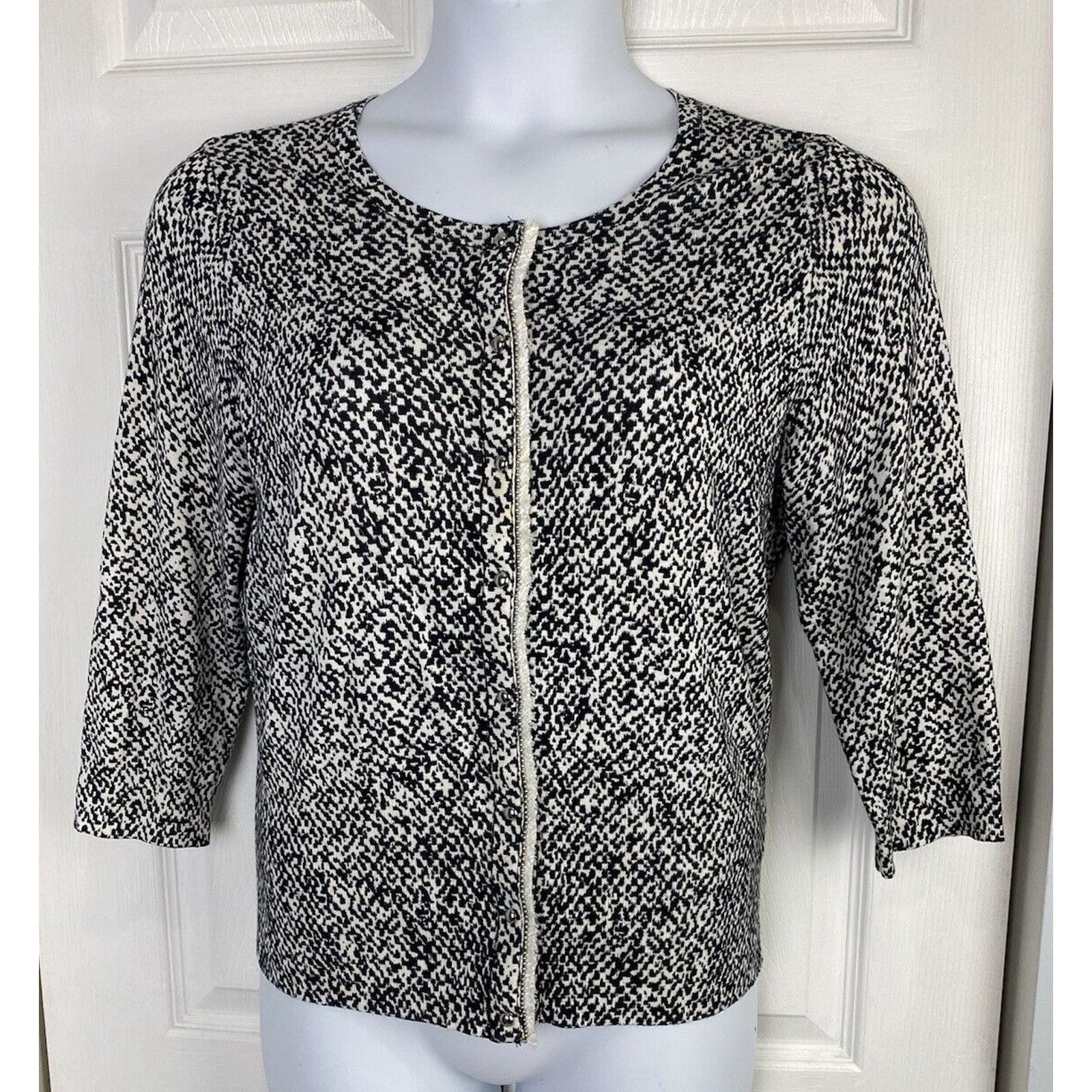 White House Black Market White House Black Market Sweater Snap Cardigan Black White Size L / US 10 / IT 46 - 1 Thumbnail