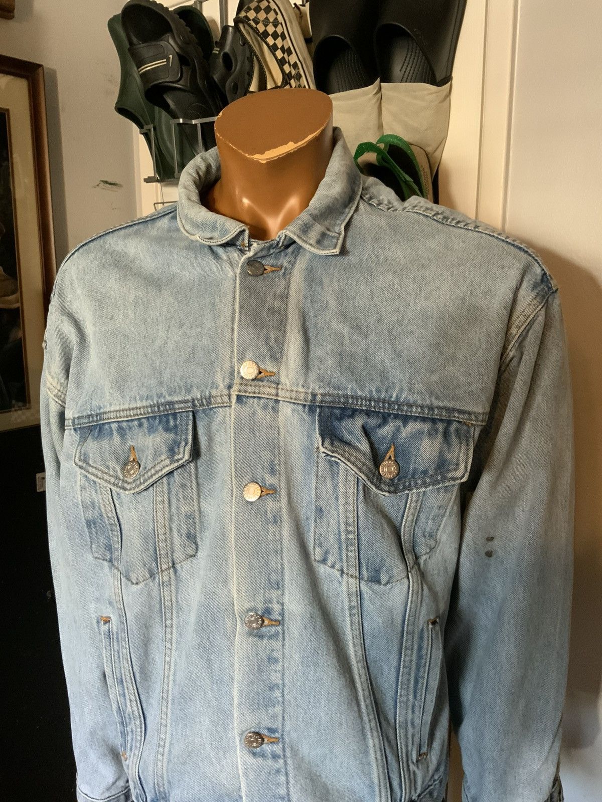Vintage 80s 90s TGI Friday’s The World Embossed Denim Jean Jacket Size US L / EU 52-54 / 3 - 12 Thumbnail