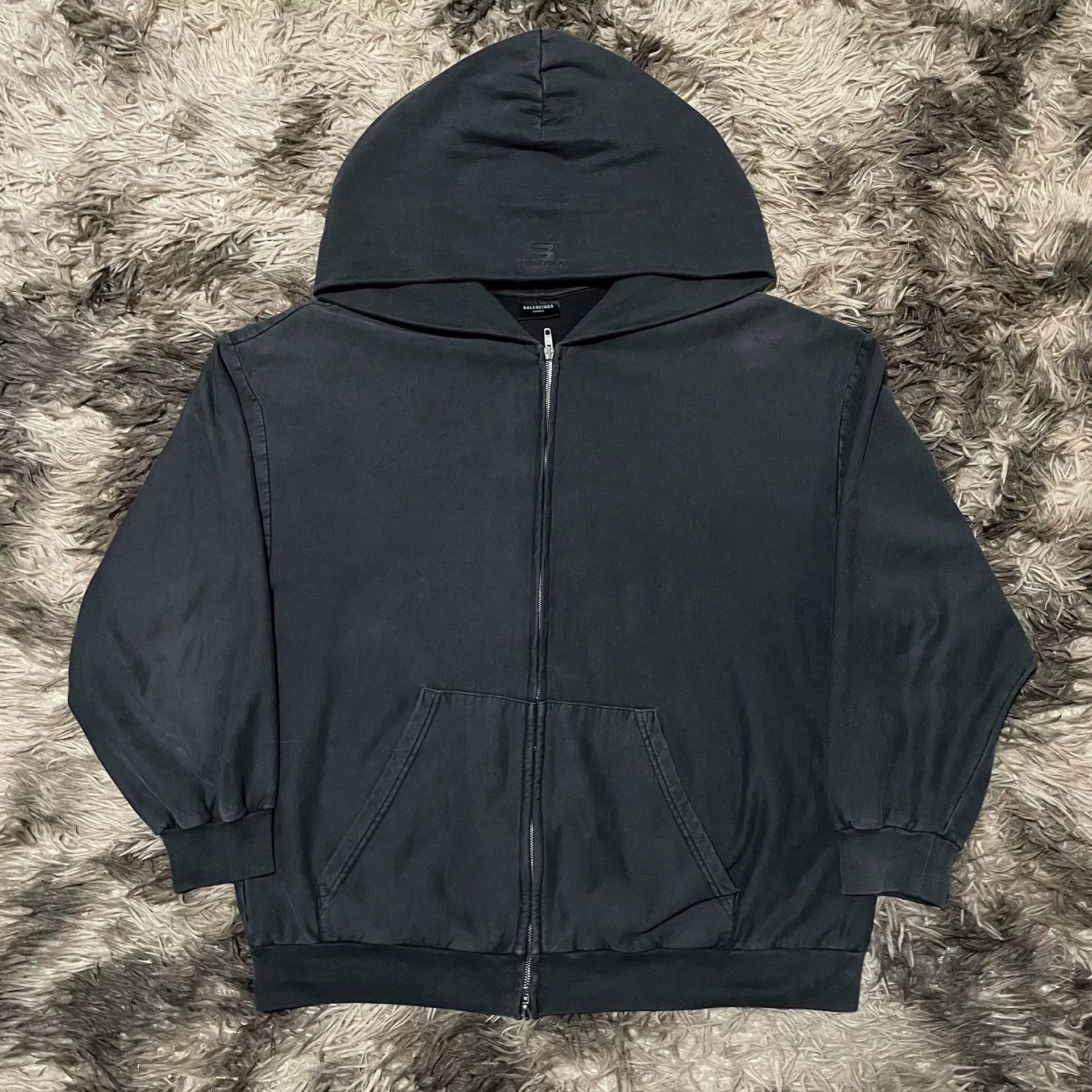 Balenciaga balenciaga logo hoodie in size medium Size US M / EU 48-50 / 2 - 1 Thumbnail