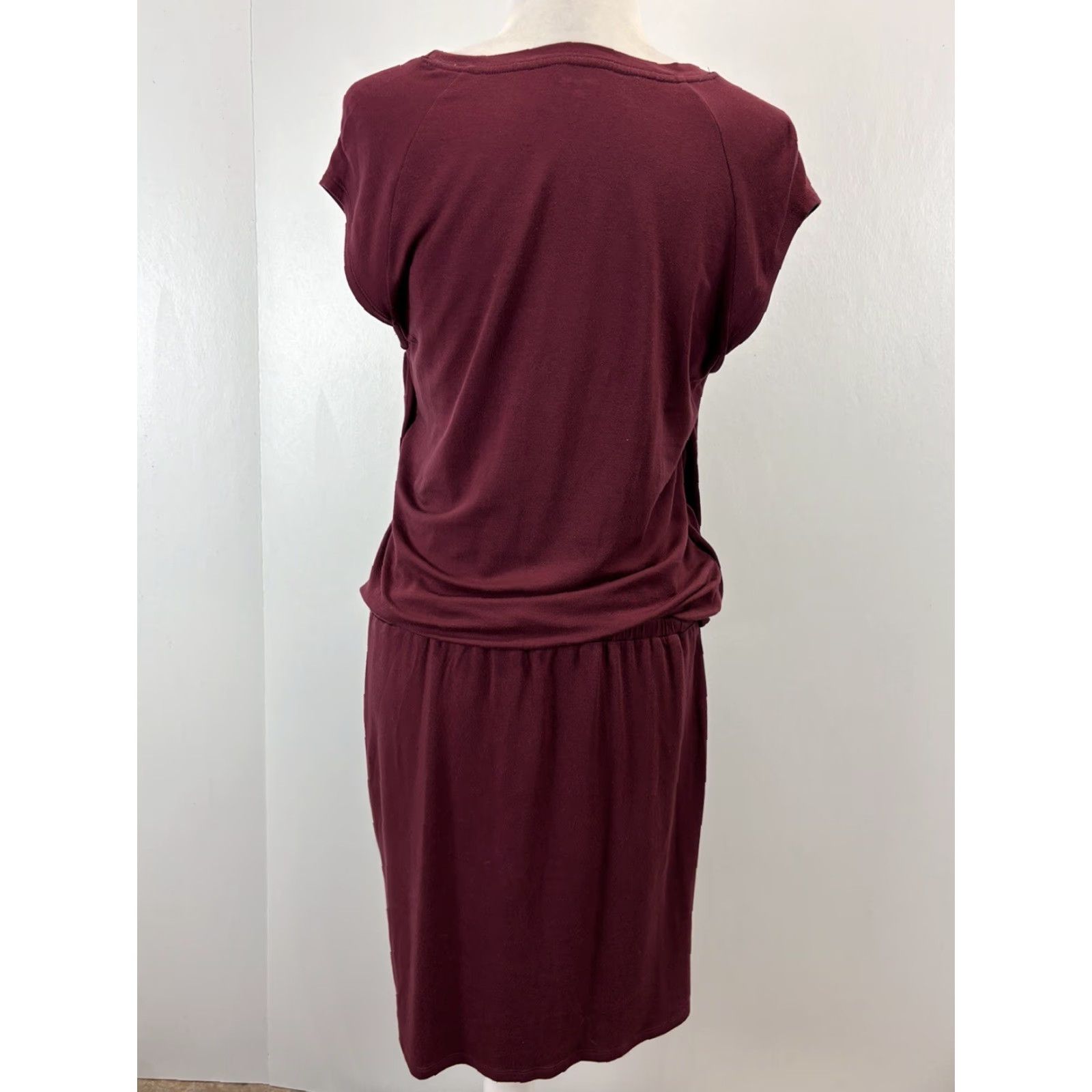 Vintage GARNET HILL Casual Dress Maroon Medium Stretch Cap Sleeve Tencel Blend Gathered Waist Womens Size M / US 6-8 / IT 42-44 - 3 Thumbnail