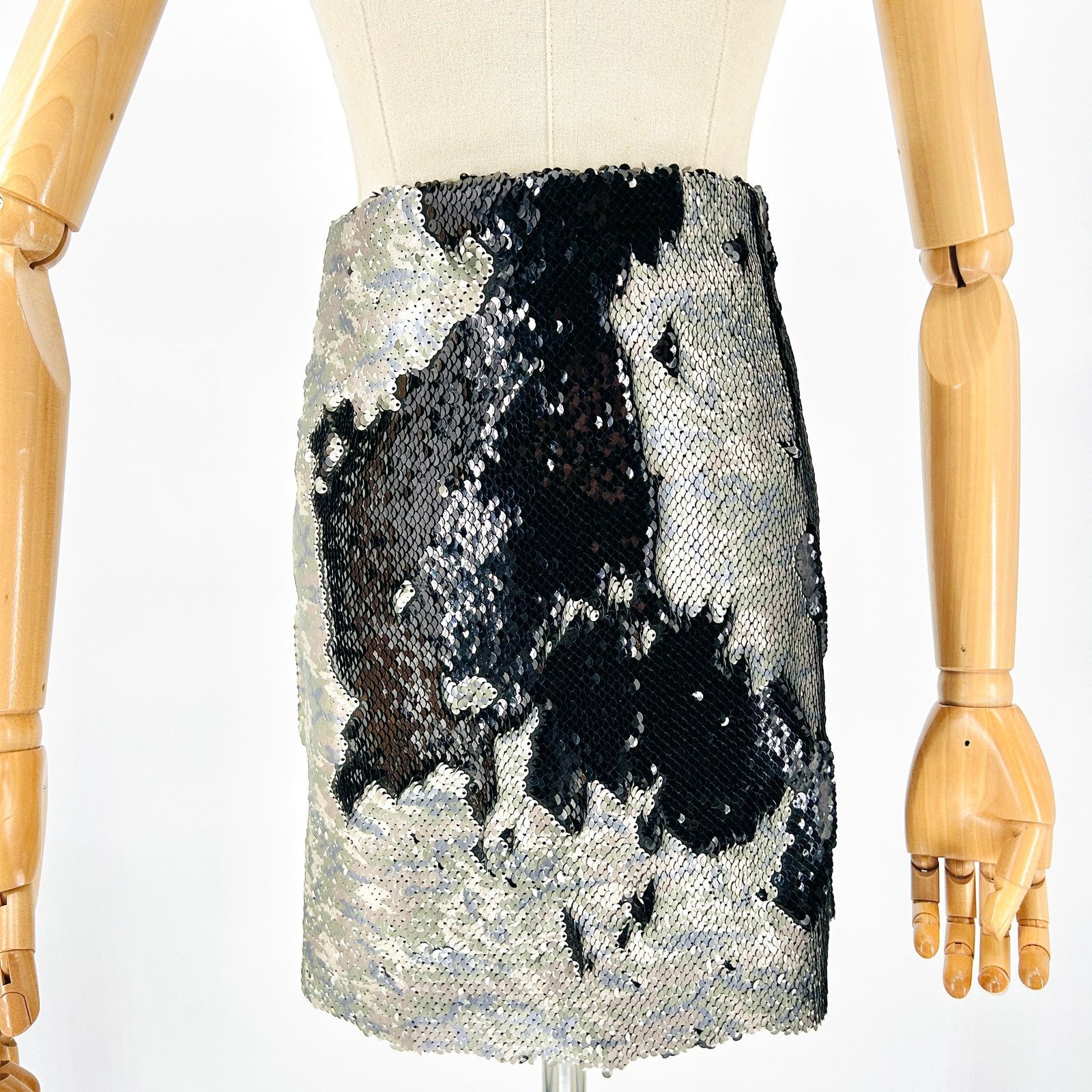 Free People Free People FP One Silver Black Reversible Sequin Mini Skirt Size 30" / US 8 / IT 44 - 2 Thumbnail