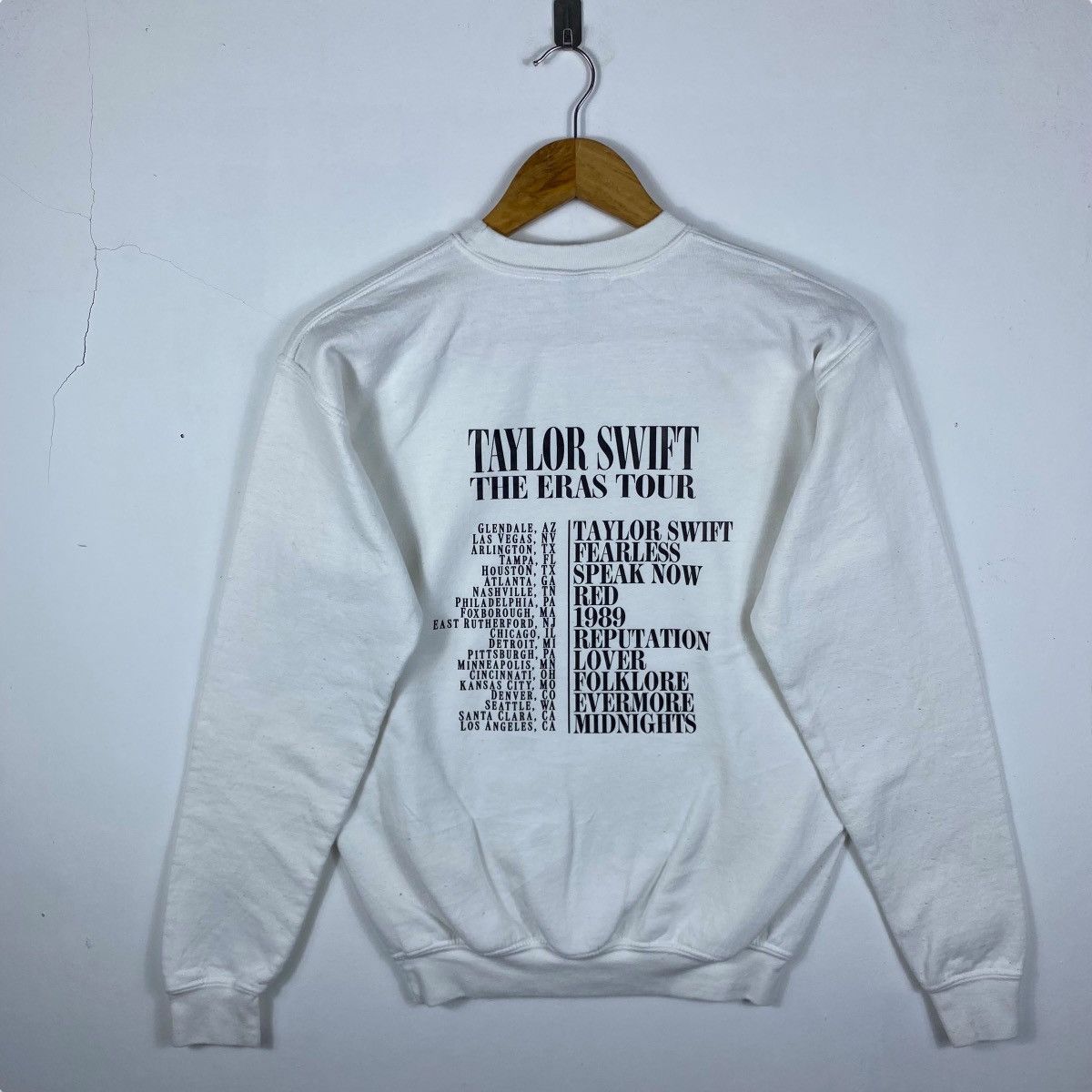 Band Tees TAYLOR SWIFT The Eras Tour Crewneck Sweatshirt Youth X-Large Size US S / EU 44-46 / 1 - 4 Thumbnail