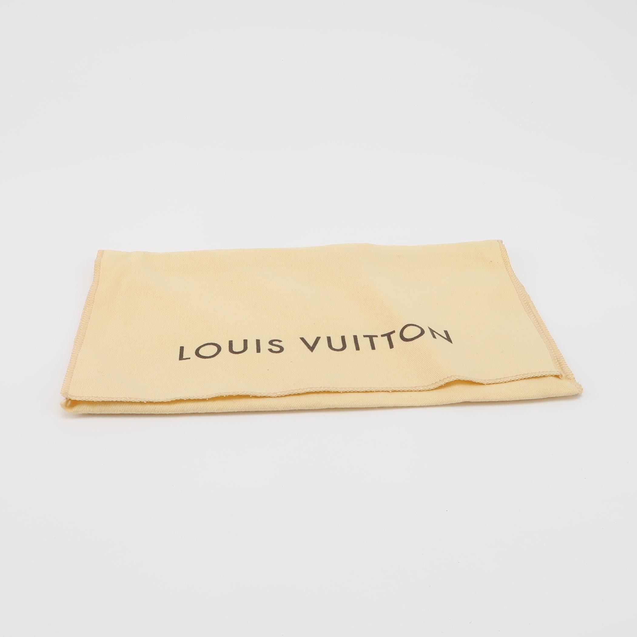 Louis Vuitton Louis Vuitton (LV) Louise Ew patent leather solid LV logo c Size ONE SIZE - 3 Thumbnail