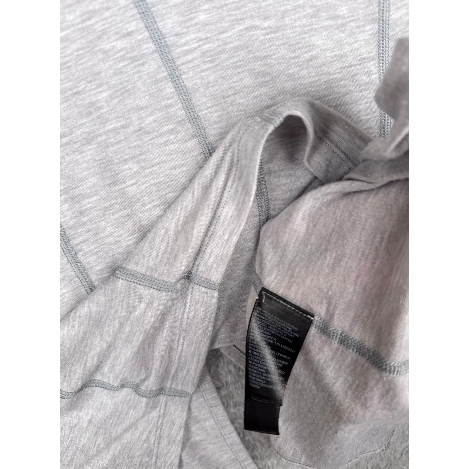 The North Face The North Face Shirt Women S Gray Poly Blend Crew T-Shirt Casual Short Sleeve Size S / US 4 / IT 40 - 7 Thumbnail