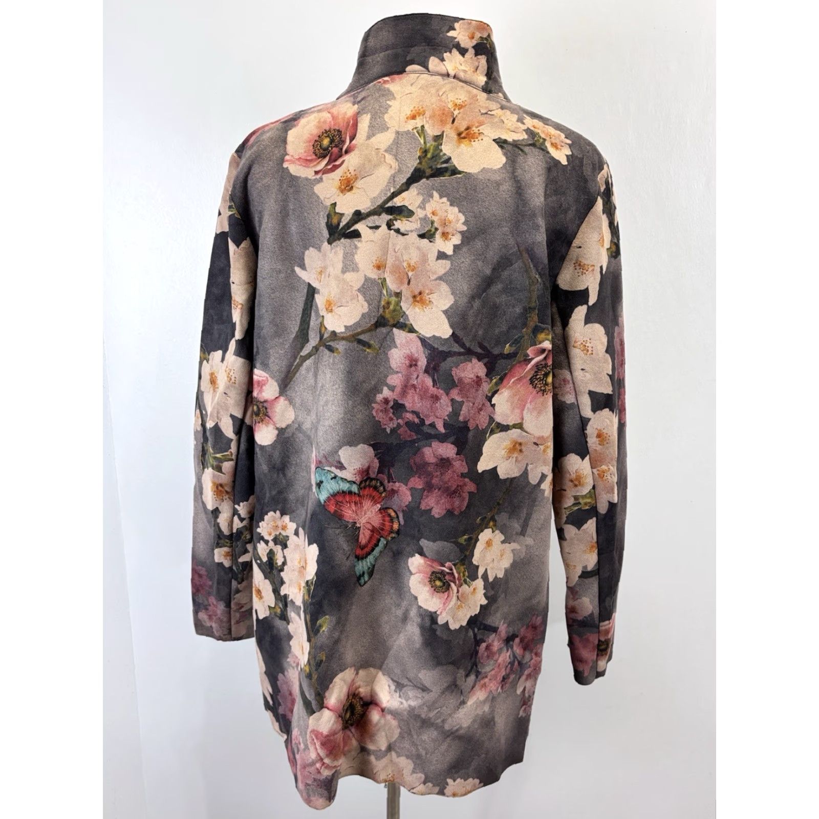 Soft Surroundings Soft Surroundings Blazer Jacket Faux Suede Sz L Soft Pink Grey Butterfly Floral Size L / US 10 / IT 46 - 3 Thumbnail