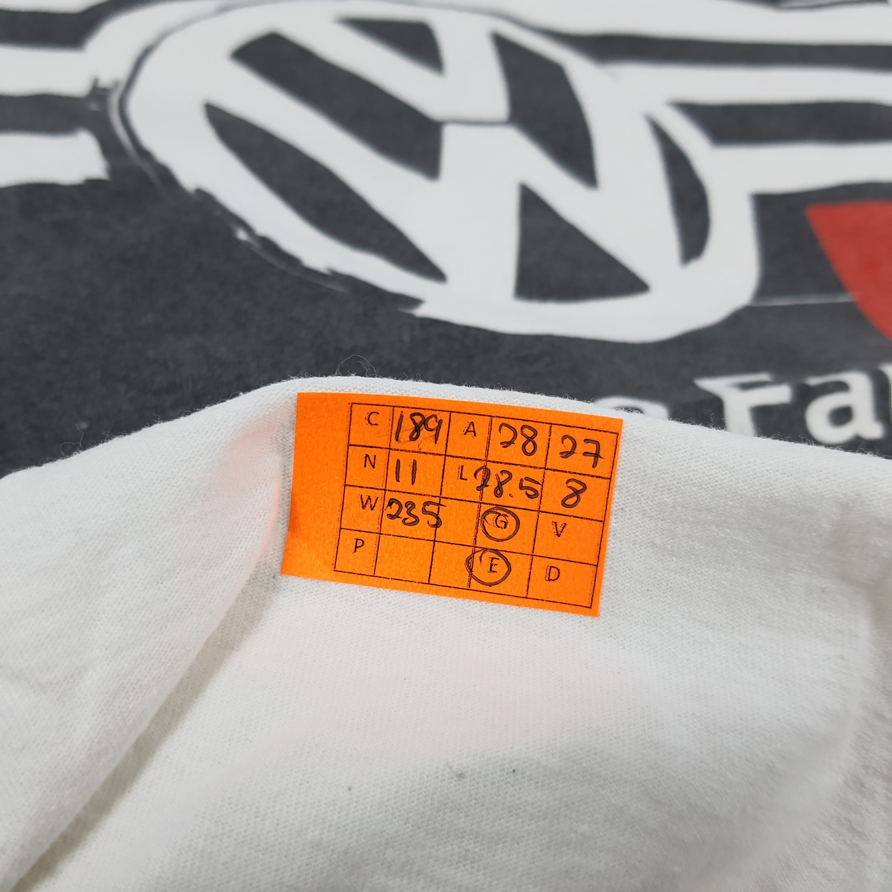 Vintage Vintage Volkswagen IG Metall Motorsports Tshirt Size US XXL / EU 58 / 5 - 6 Thumbnail