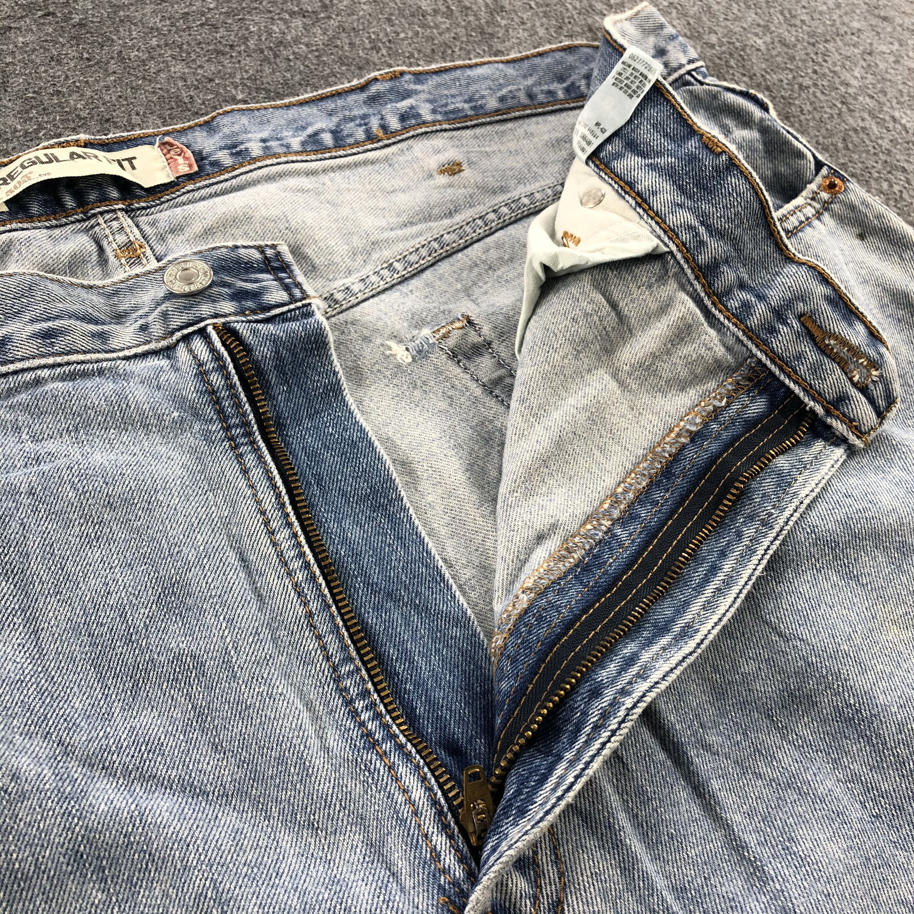 Levi's Vintage 90s Light Wash Levis 505 Jeans-J1231 Size US 43 - 8 Thumbnail