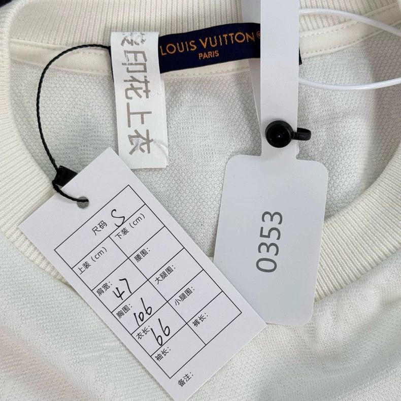 Louis Vuitton Louis Vuitton White pocket presbyopic full logo short slee Size US S / EU 44-46 / 1 - 2 Thumbnail
