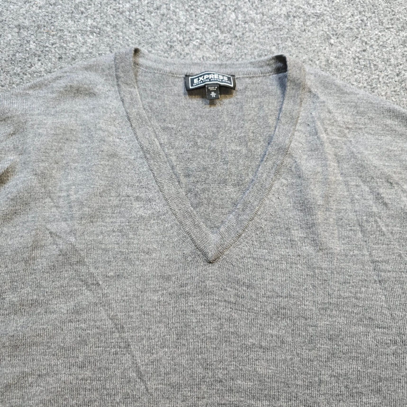 Express Express Sweater Mens XL Gray Merino Wool V-Neck Long Sleeve Casual Pullover Size US XL / EU 56 / 4 - 2 Thumbnail