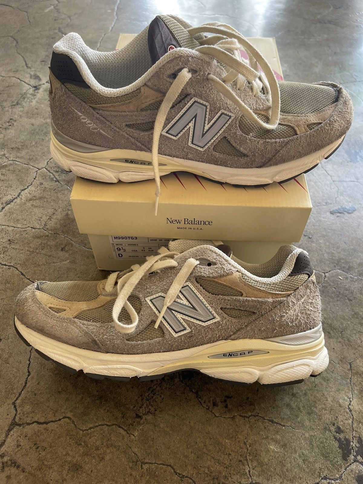 New Balance New Balance 990v3 Grey/Green Size US 9.5 / EU 42-43 - 2 Thumbnail