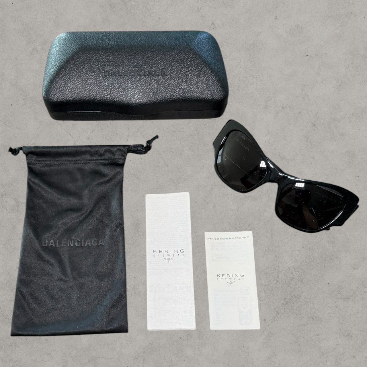 Balenciaga Balenciaga Cateye Logo Black Sunglasses Size ONE SIZE - 1 Thumbnail