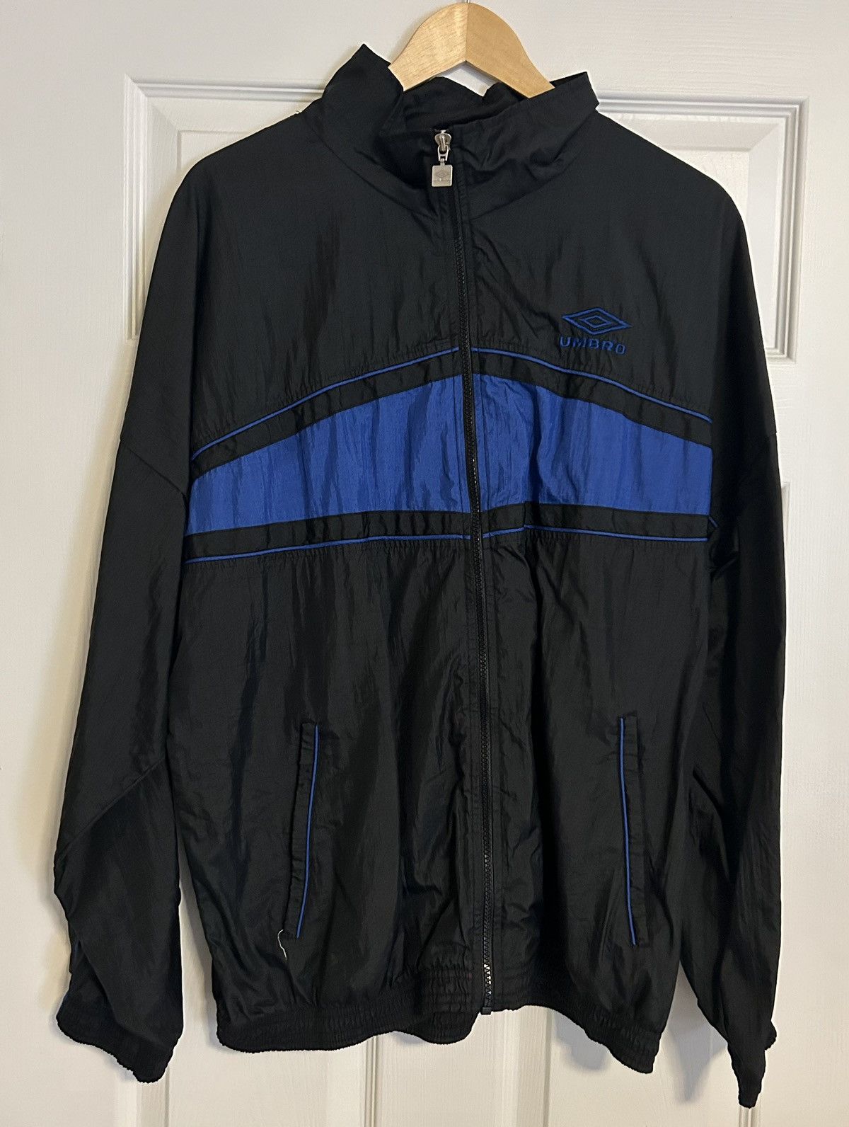 Umbro Vintage Umbro Light Jacket Size US L / EU 52-54 / 3 - 1 Thumbnail