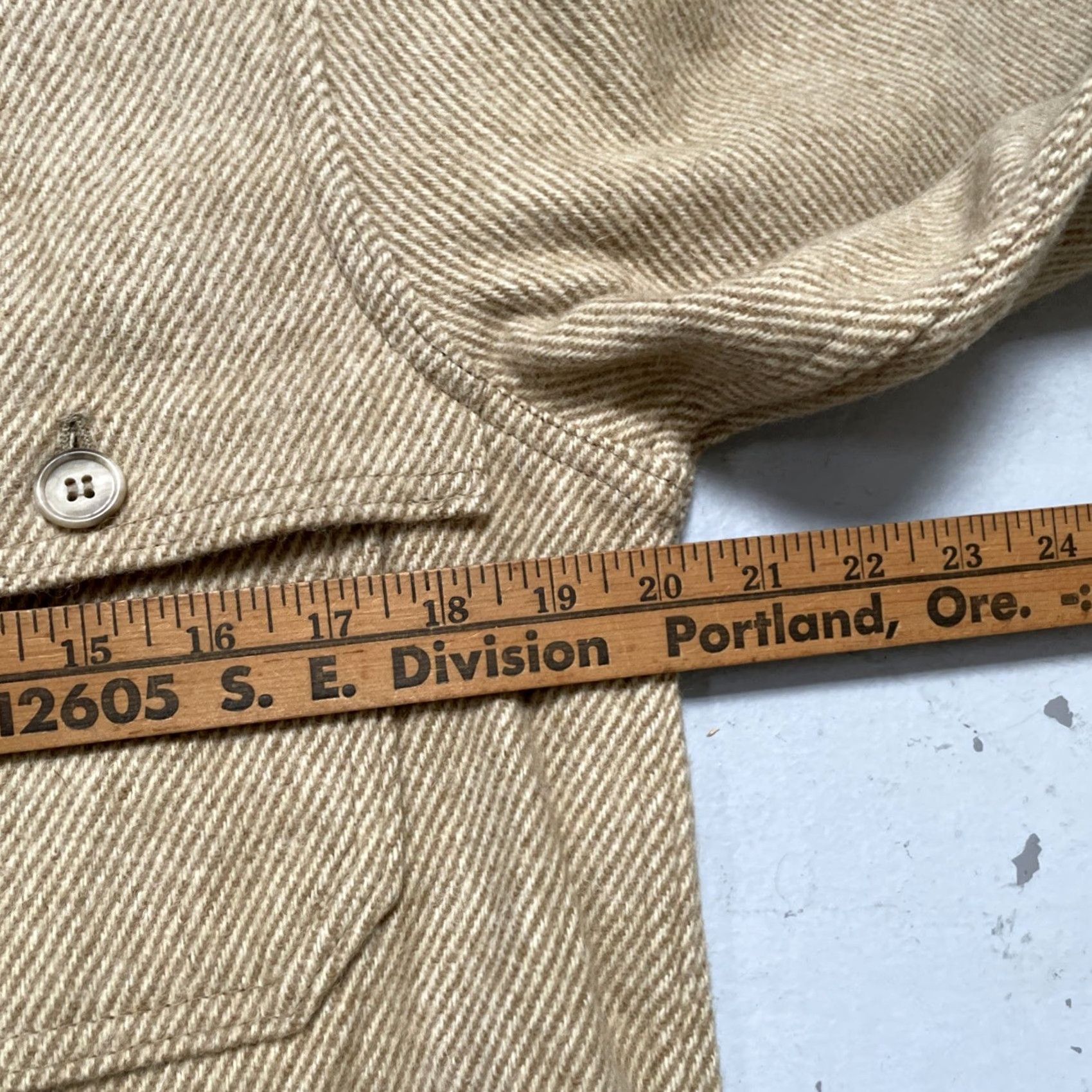 Vintage VINTAGE Woolrich Cape/Cap Wool Shirt-Jacket Outdoor Hunt Made USA S NWT Shirt-Jacket Unisex Adults Wool Tan 70s Hunting Workwear Mens Womens Size US S / EU 44-46 / 1 - 3 Thumbnail