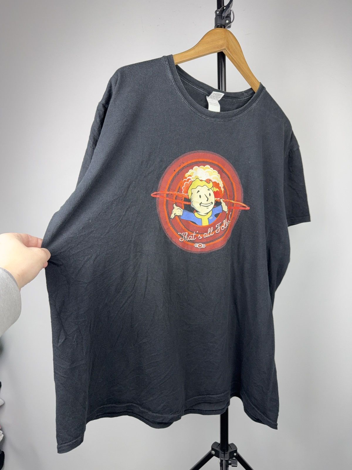 Vintage 00s Fallout Vault Boy “That’s All Folks” Graphic T-Shirt Size US XXL / EU 58 / 5 - 2 Thumbnail