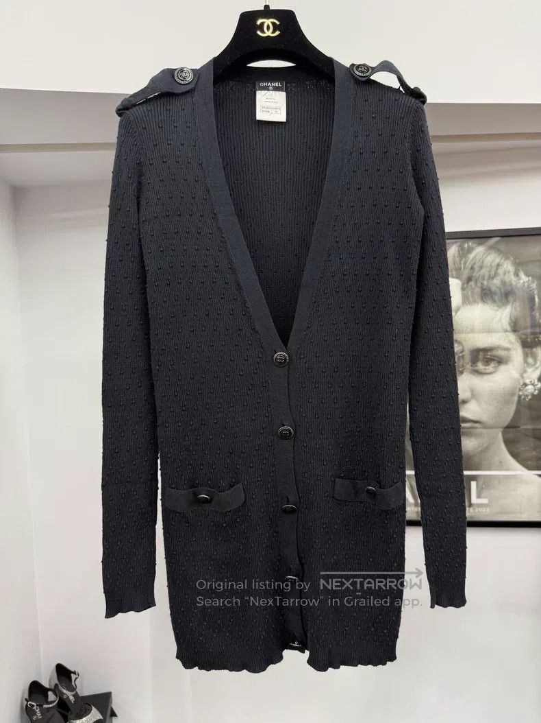Chanel Chanel Black V-neck knitted cardigan coat Size XS / US 0-2 / IT 36-38 - 1 Thumbnail