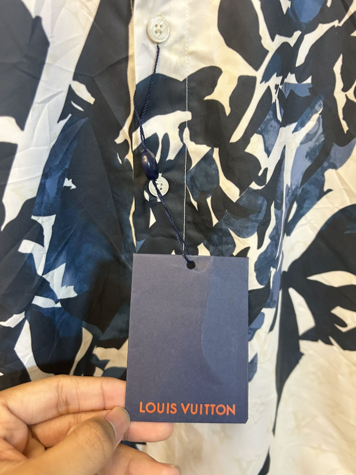 Louis Vuitton Louis Vuitton x Virgil Abloh Monogram Tapestry Floral Shirt Size US M / EU 48-50 / 2 - 7 Thumbnail