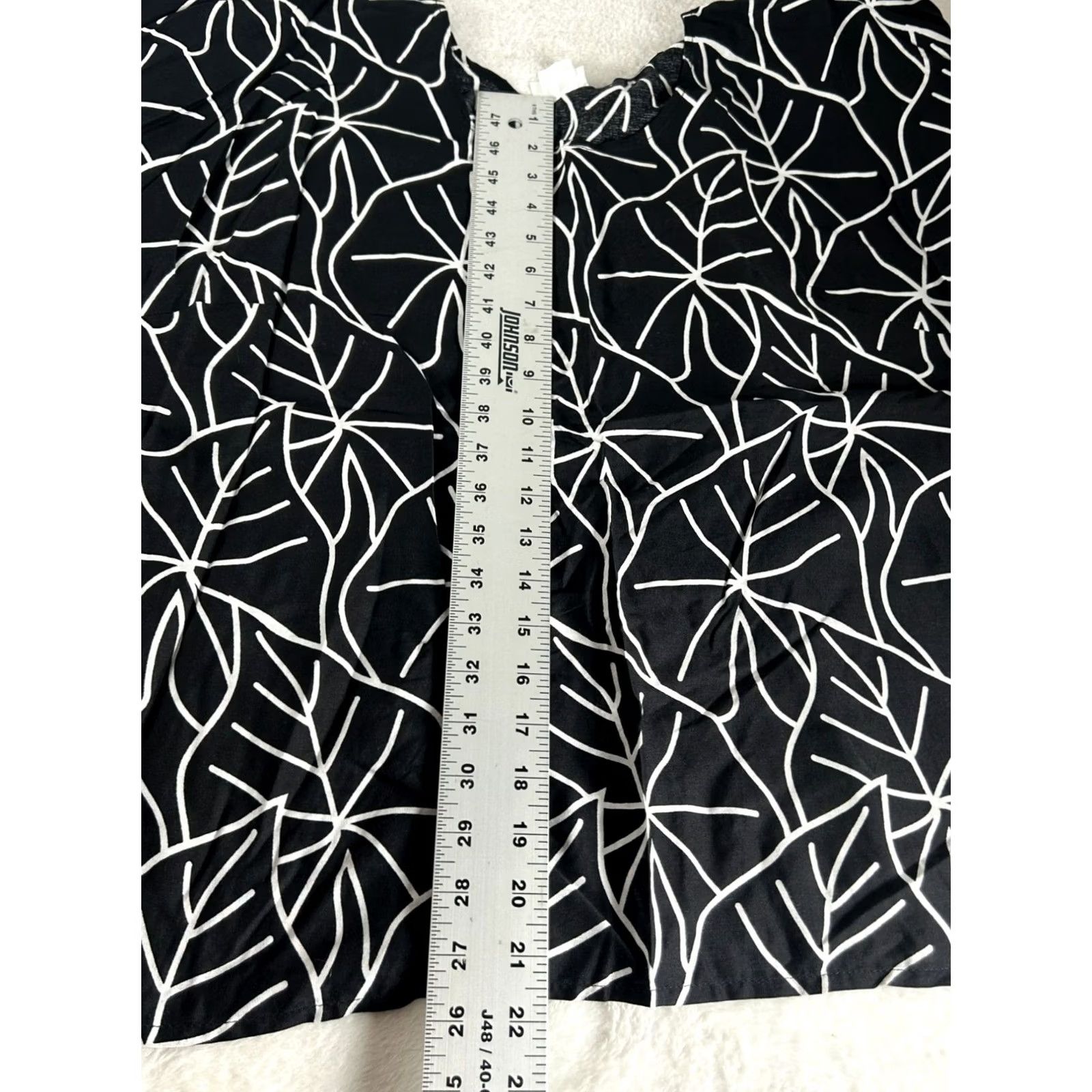 Vintage Hamakua Blouse Womens Batik Black White Monstera Leaf Print Ruche Sleeve Small NWOT Casual Shirt Americas Size S / US 4 / IT 40 - 8 Thumbnail