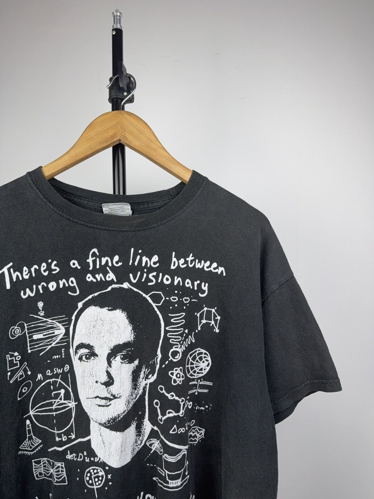 Warner Bros The 00s Y2K Big Bang Theory Logo Sheldon Cooper Tee Vintage Size US L / EU 52-54 / 3 - 2 Thumbnail