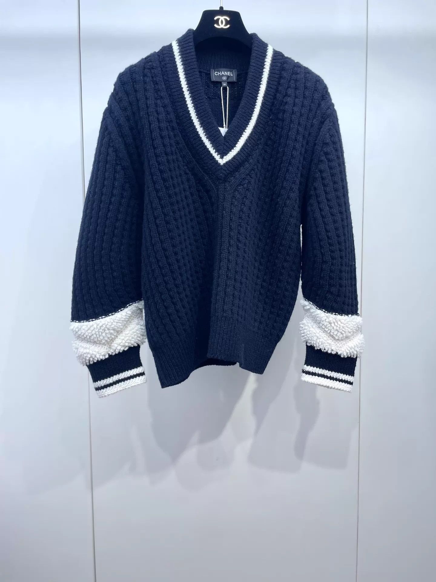 Chanel Chanel 25N Black White Ski Pullover Knit 36 98 New Size XS / US 0-2 / IT 36-38 - 1 Thumbnail